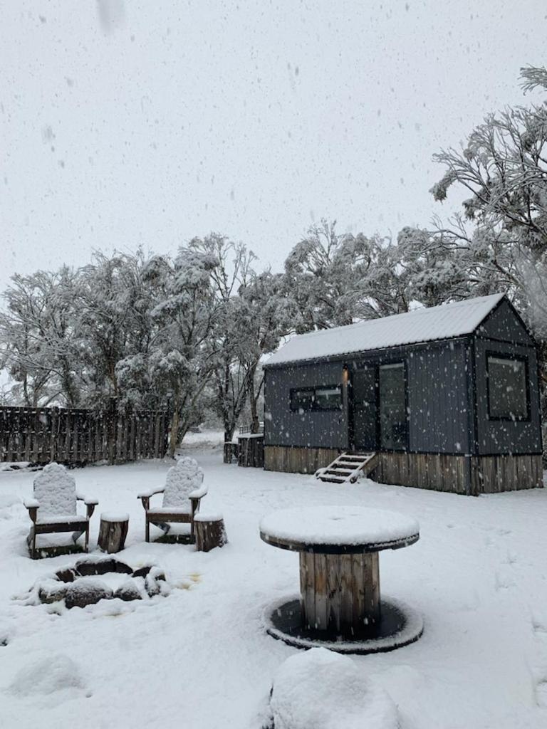 Big Yard Escapes - Two Off-Grid Tiny Houses On The Mowamba River Jindabyne Exterior foto