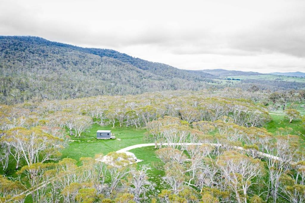 Big Yard Escapes - Two Off-Grid Tiny Houses On The Mowamba River Jindabyne Exterior foto