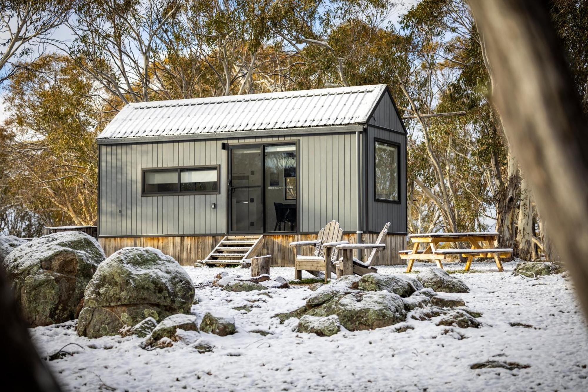 Big Yard Escapes - Two Off-Grid Tiny Houses On The Mowamba River Jindabyne Exterior foto