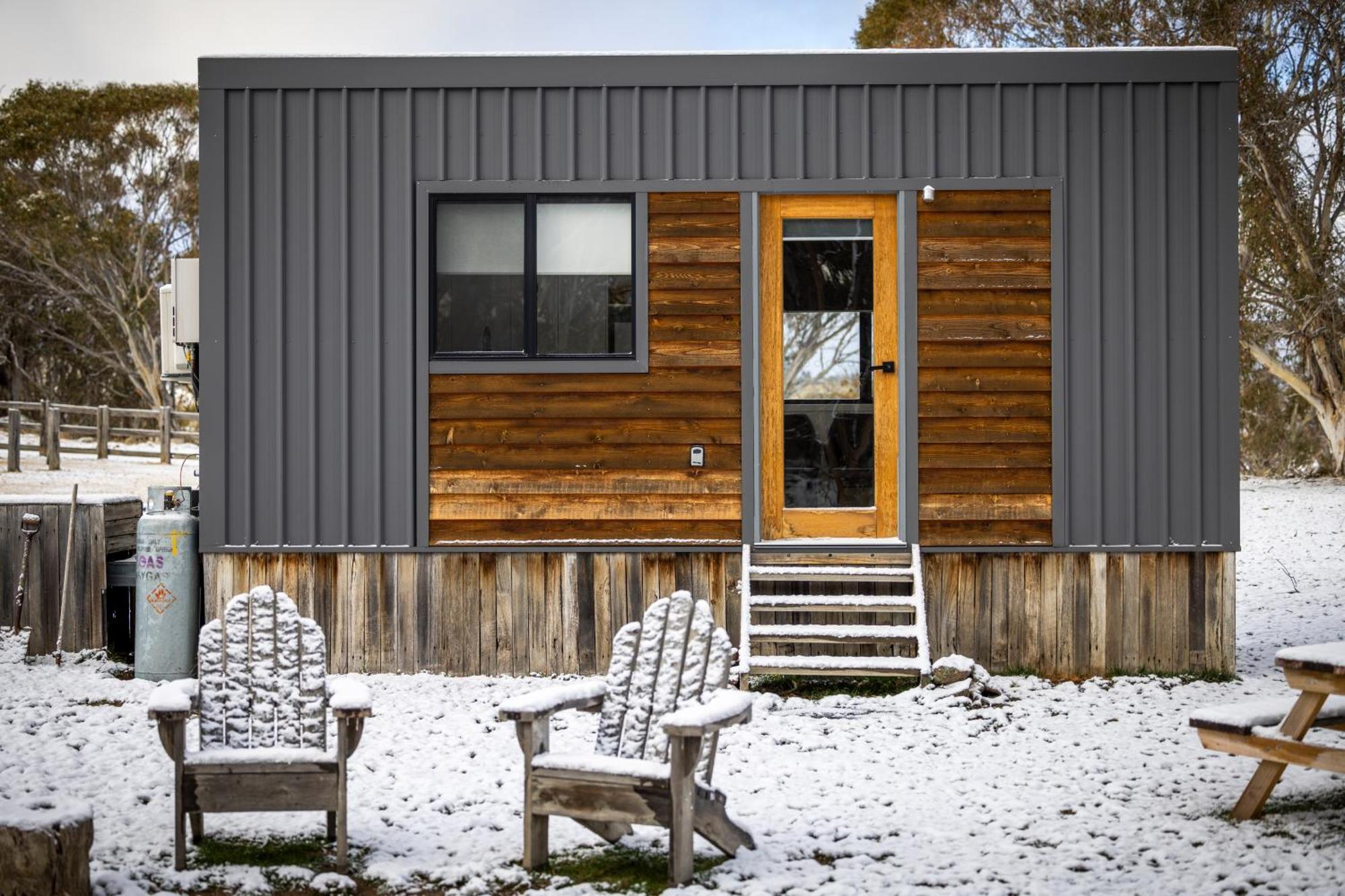 Big Yard Escapes - Two Off-Grid Tiny Houses On The Mowamba River Jindabyne Exterior foto