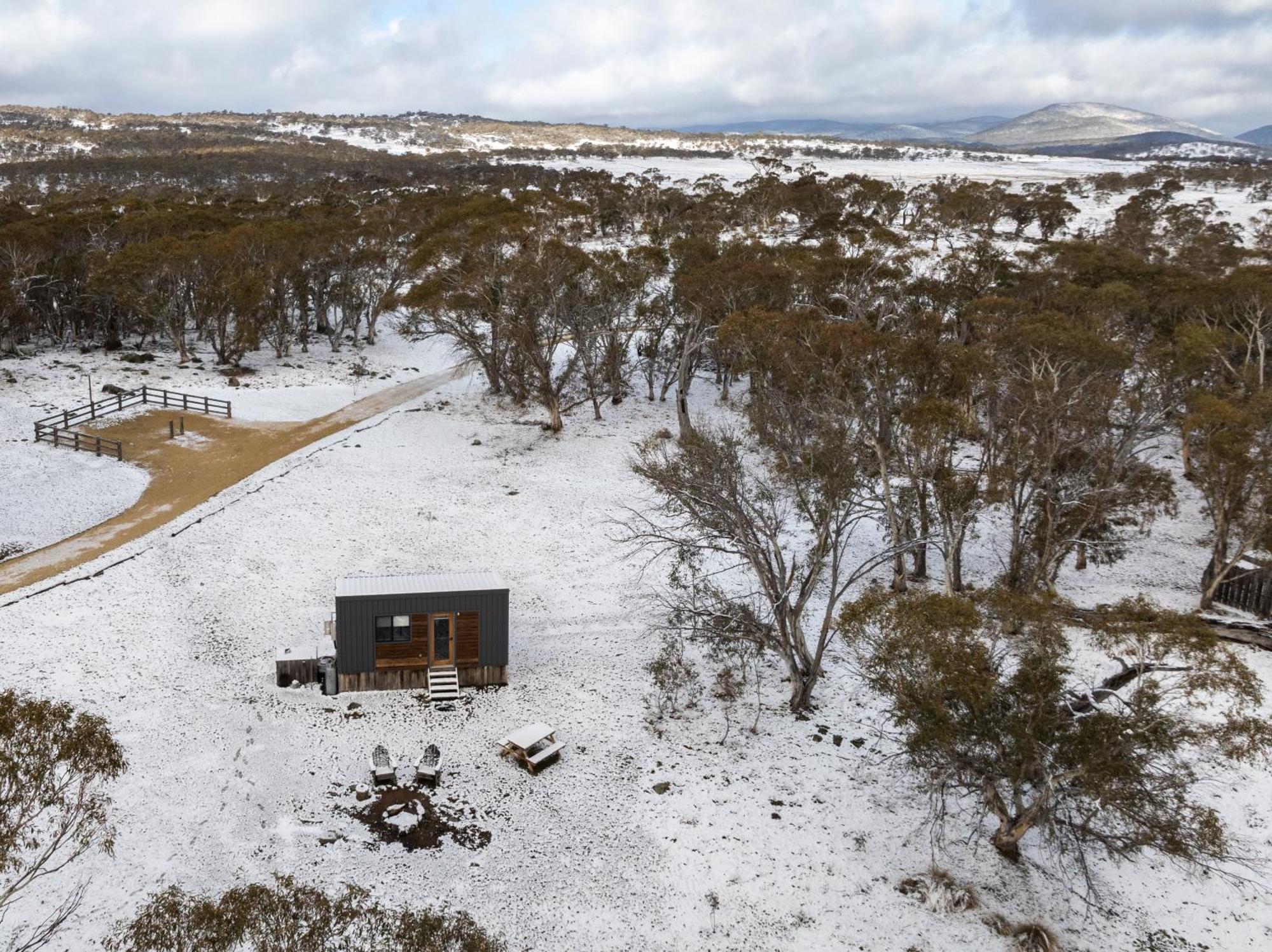 Big Yard Escapes - Two Off-Grid Tiny Houses On The Mowamba River Jindabyne Exterior foto
