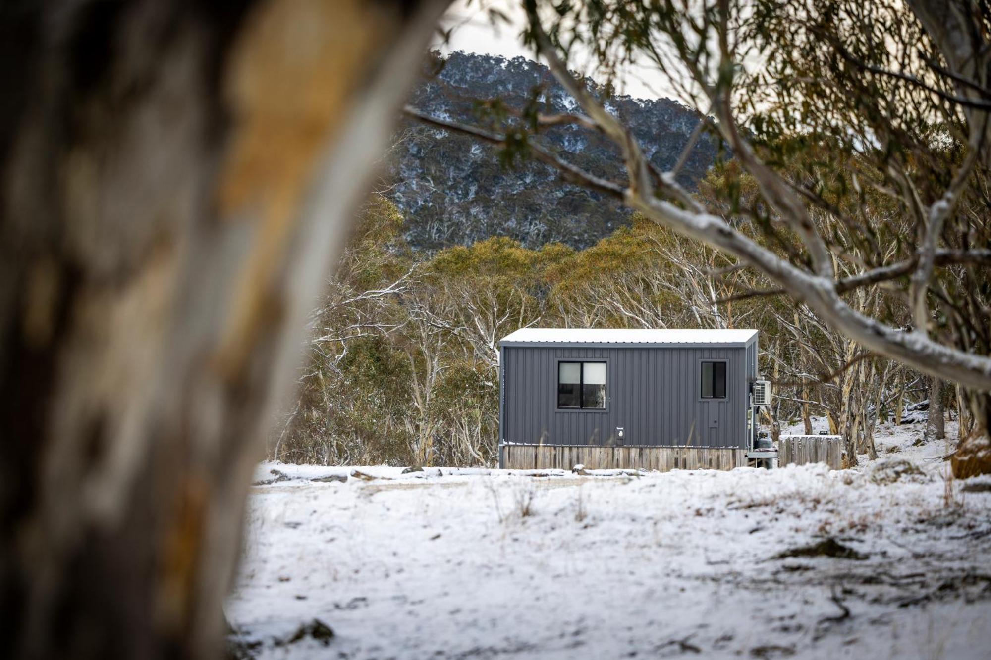 Big Yard Escapes - Two Off-Grid Tiny Houses On The Mowamba River Jindabyne Exterior foto